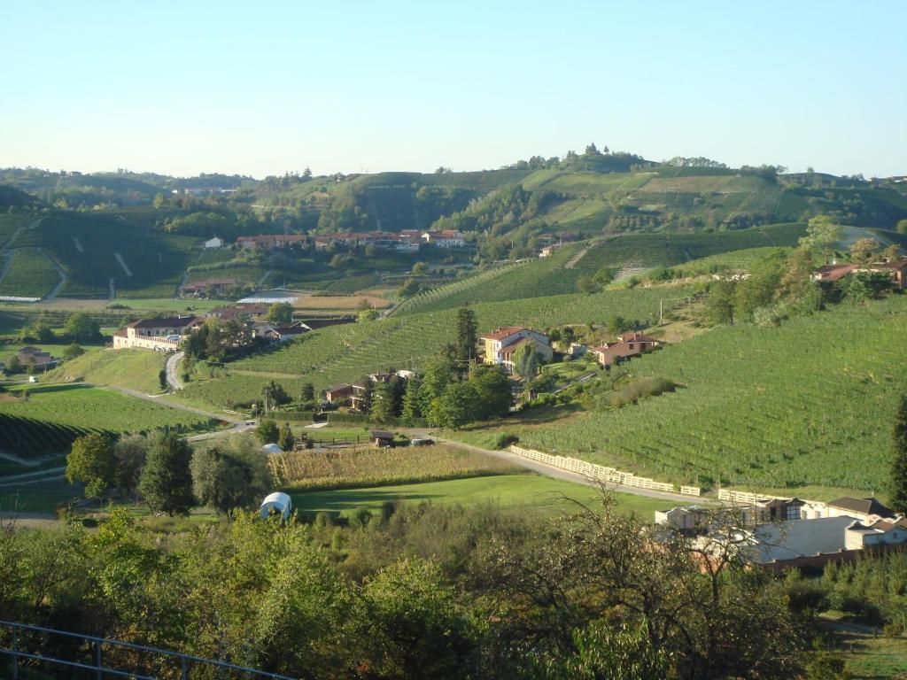 Agriturismo Cascina Vrona Villa Monteu Roero Екстериор снимка