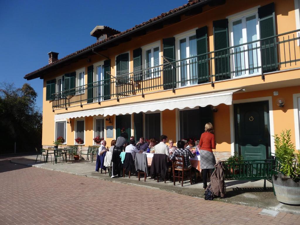 Agriturismo Cascina Vrona Villa Monteu Roero Екстериор снимка